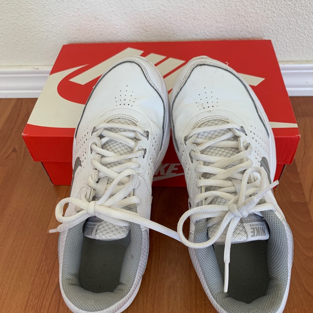 Pre-love Women’s Nike shoes